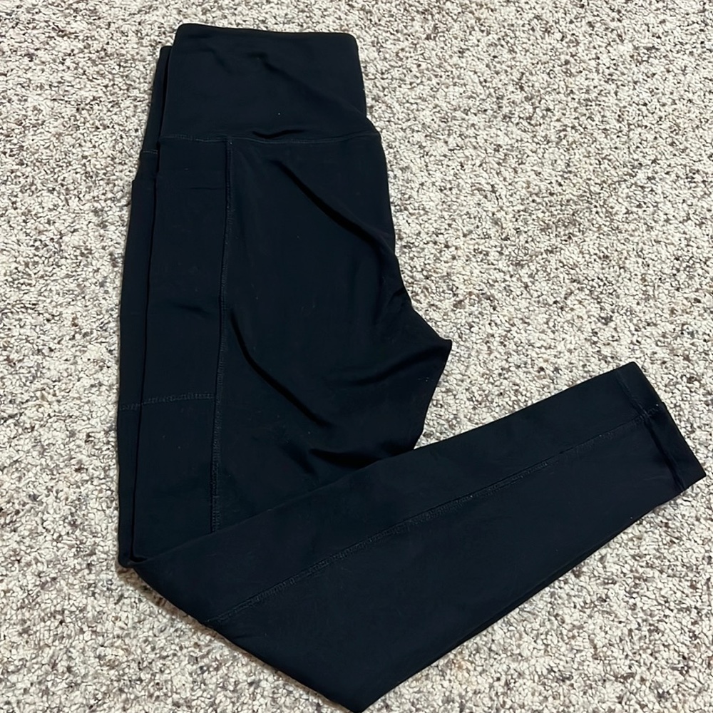 Black yoga pants.